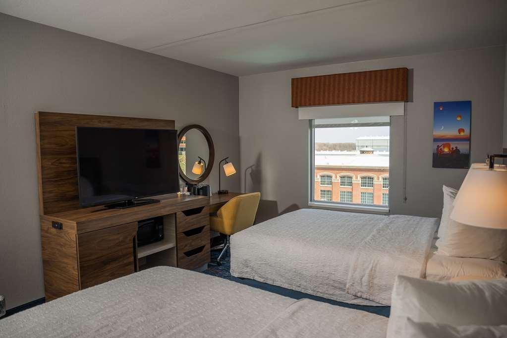 Hampton Inn & Suites Erie Bayfront Værelse billede