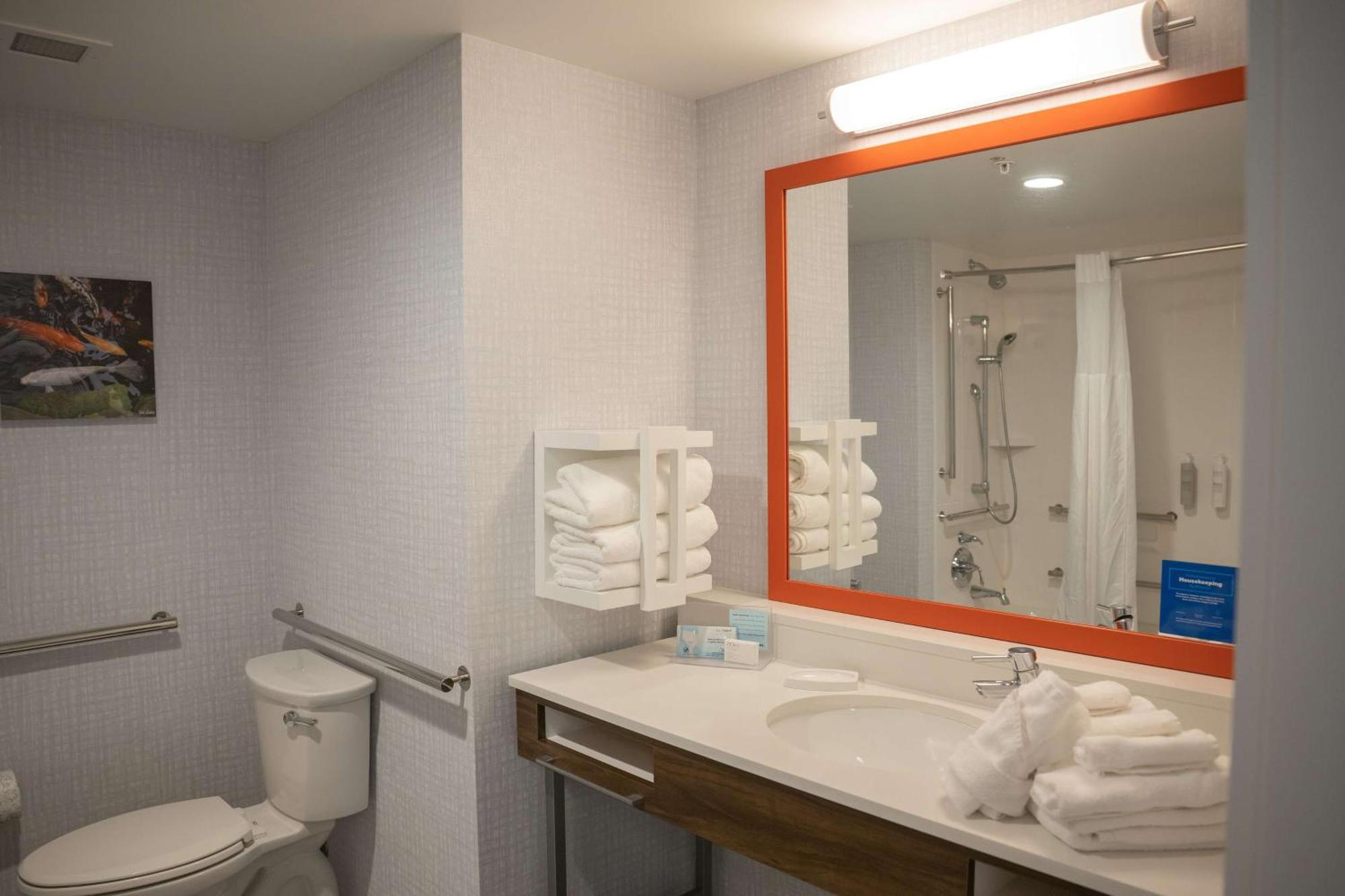 Hampton Inn & Suites Erie Bayfront Eksteriør billede