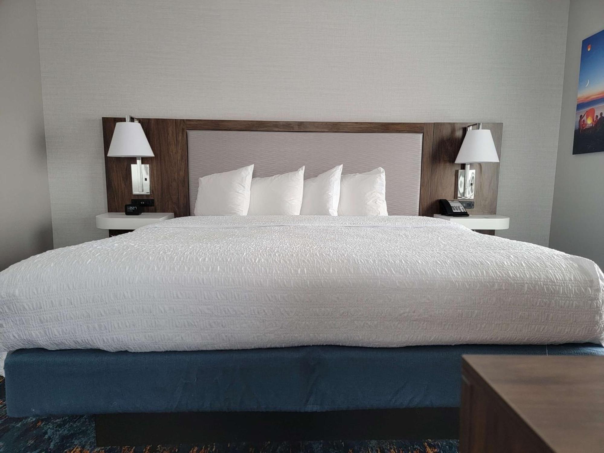 Hampton Inn & Suites Erie Bayfront Eksteriør billede