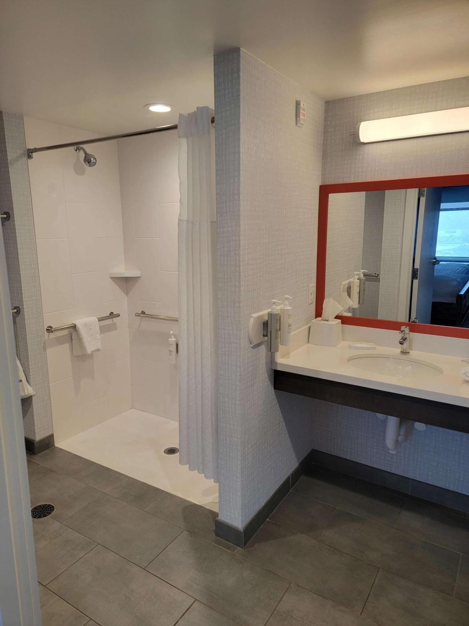 Hampton Inn & Suites Erie Bayfront Eksteriør billede