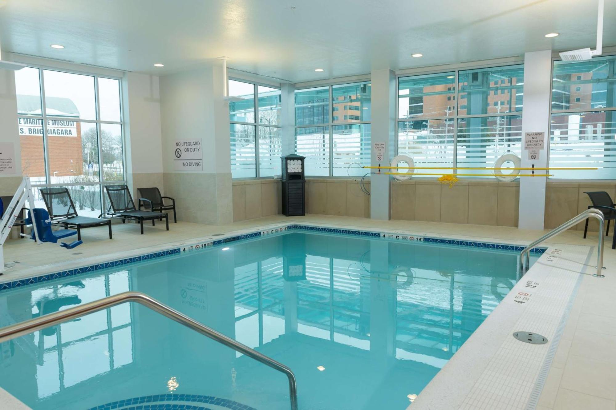 Hampton Inn & Suites Erie Bayfront Eksteriør billede